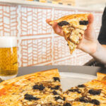 Del Poble Pizzeria Letras - Pizzería en Madrid AF1QipNP9FjSUYTihxzmQoW8TdAYHx41HrE2QCRXOkEl=w408-h272-k-no